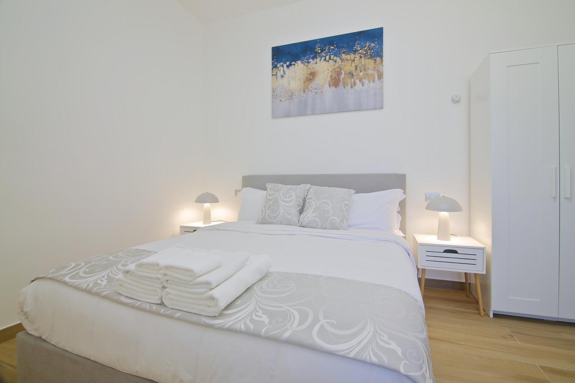 New Above Metro A Lucio Sestio Apartment *